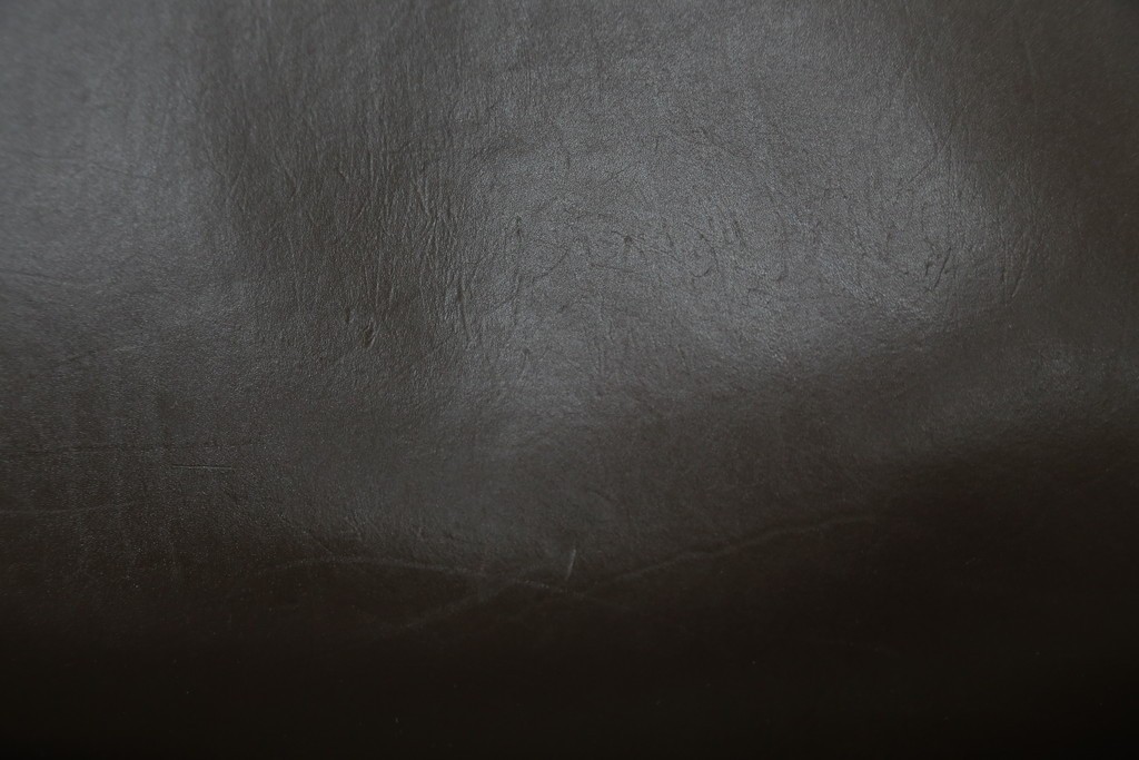 中古　Cassina(カッシーナ)　412　CAB　MARIO BELLINI(マリオベリーニ)　厚革製　背もたれのフィット感と抜群の座り心地が魅力!　シンプルモダンなアームレスチェア2脚　セット定価約52万8千円　(R-074001)