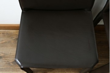 中古　Cassina(カッシーナ)　412　CAB　MARIO BELLINI(マリオベリーニ)　厚革製　背もたれのフィット感と抜群の座り心地が魅力!　シンプルモダンなアームレスチェア2脚　セット定価約52万8千円　(R-074001)