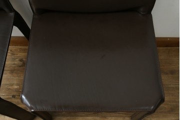 中古　Cassina(カッシーナ)　412　CAB　MARIO BELLINI(マリオベリーニ)　厚革製　背もたれのフィット感と抜群の座り心地が魅力!　シンプルモダンなアームレスチェア2脚　セット定価約52万8千円　(R-074001)