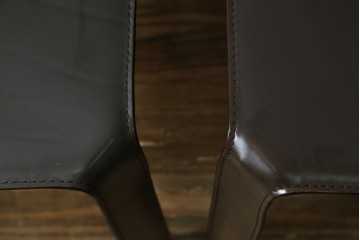 中古　Cassina(カッシーナ)　412　CAB　MARIO BELLINI(マリオベリーニ)　厚革製　背もたれのフィット感と抜群の座り心地が魅力!　シンプルモダンなアームレスチェア2脚　セット定価約52万8千円　(R-074001)