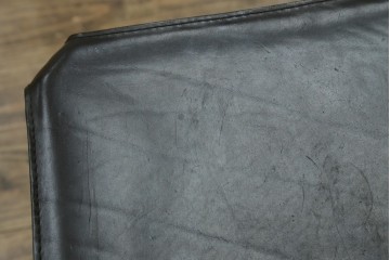 中古　Cassina(カッシーナ)　412　CAB　MARIO BELLINI(マリオベリーニ)　厚革製　背もたれのフィット感と抜群の座り心地が魅力!　シンプルモダンなアームレスチェア2脚　セット定価約52万8千円　(R-074001)