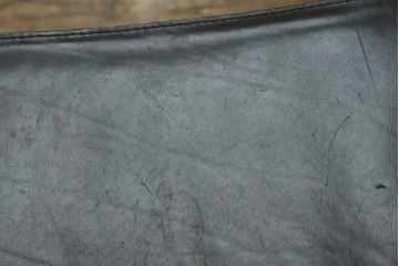 中古　Cassina(カッシーナ)　412　CAB　MARIO BELLINI(マリオベリーニ)　厚革製　背もたれのフィット感と抜群の座り心地が魅力!　シンプルモダンなアームレスチェア2脚　セット定価約52万8千円　(R-074001)