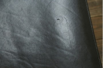 中古　Cassina(カッシーナ)　412　CAB　MARIO BELLINI(マリオベリーニ)　厚革製　背もたれのフィット感と抜群の座り心地が魅力!　シンプルモダンなアームレスチェア2脚　セット定価約52万8千円　(R-074001)