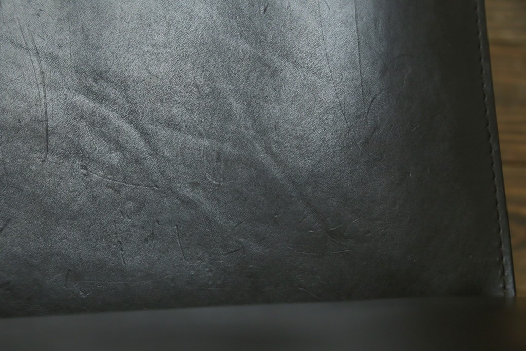 中古　Cassina(カッシーナ)　412　CAB　MARIO BELLINI(マリオベリーニ)　厚革製　背もたれのフィット感と抜群の座り心地が魅力!　シンプルモダンなアームレスチェア2脚　セット定価約52万8千円　(R-074001)