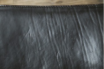 中古　Cassina(カッシーナ)　412　CAB　MARIO BELLINI(マリオベリーニ)　厚革製　背もたれのフィット感と抜群の座り心地が魅力!　シンプルモダンなアームレスチェア2脚　セット定価約52万8千円　(R-074001)