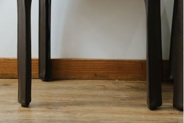 中古　Cassina(カッシーナ)　412　CAB　MARIO BELLINI(マリオベリーニ)　厚革製　背もたれのフィット感と抜群の座り心地が魅力!　シンプルモダンなアームレスチェア2脚　セット定価約52万8千円　(R-074001)