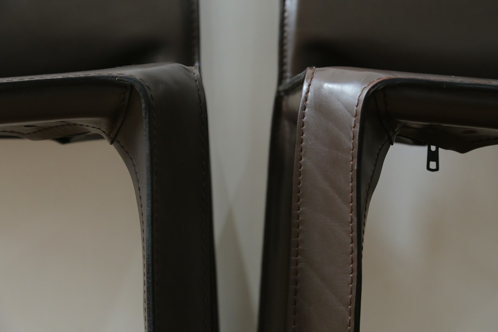 中古　Cassina(カッシーナ)　412　CAB　MARIO BELLINI(マリオベリーニ)　厚革製　背もたれのフィット感と抜群の座り心地が魅力!　シンプルモダンなアームレスチェア2脚　セット定価約52万8千円　(R-074001)