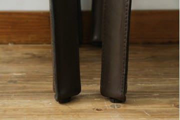 中古　Cassina(カッシーナ)　412　CAB　MARIO BELLINI(マリオベリーニ)　厚革製　背もたれのフィット感と抜群の座り心地が魅力!　シンプルモダンなアームレスチェア2脚　セット定価約52万8千円　(R-074001)