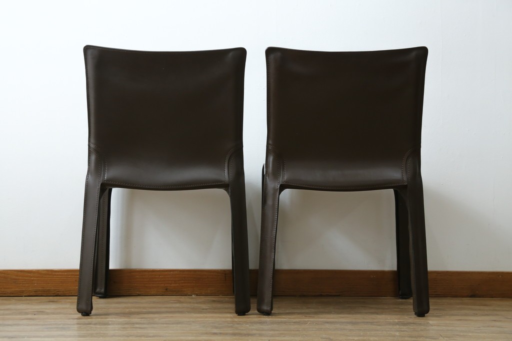 中古　Cassina(カッシーナ)　412　CAB　MARIO BELLINI(マリオベリーニ)　厚革製　背もたれのフィット感と抜群の座り心地が魅力!　シンプルモダンなアームレスチェア2脚　セット定価約52万8千円　(R-074001)