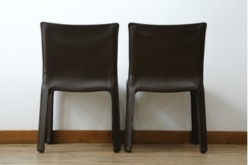 中古　Cassina(カッシーナ)　412　CAB　MARIO BELLINI(マリオベリーニ)　厚革製　背もたれのフィット感と抜群の座り心地が魅力!　シンプルモダンなアームレスチェア2脚　セット定価約52万8千円　(R-074001)