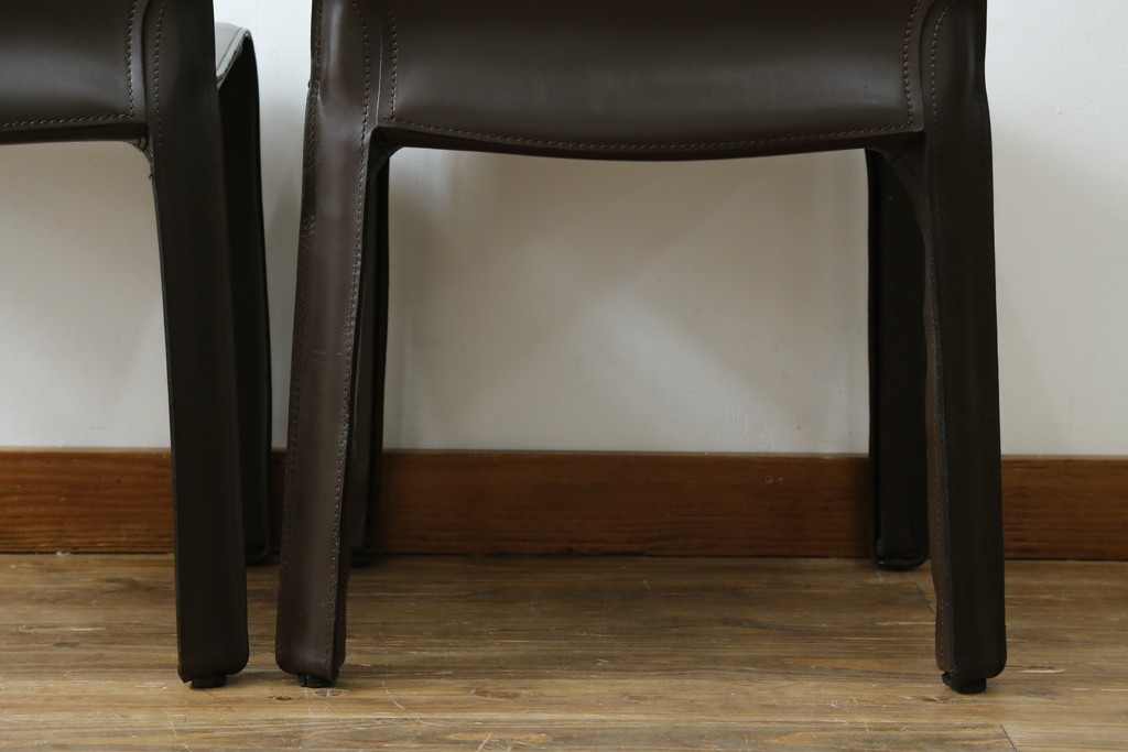 中古　Cassina(カッシーナ)　412　CAB　MARIO BELLINI(マリオベリーニ)　厚革製　背もたれのフィット感と抜群の座り心地が魅力!　シンプルモダンなアームレスチェア2脚　セット定価約52万8千円　(R-074001)