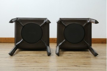 中古　Cassina(カッシーナ)　412　CAB　MARIO BELLINI(マリオベリーニ)　厚革製　背もたれのフィット感と抜群の座り心地が魅力!　シンプルモダンなアームレスチェア2脚　セット定価約52万8千円　(R-074001)