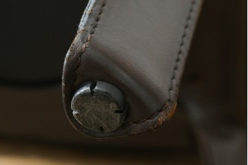 中古　Cassina(カッシーナ)　412　CAB　MARIO BELLINI(マリオベリーニ)　厚革製　背もたれのフィット感と抜群の座り心地が魅力!　シンプルモダンなアームレスチェア2脚　セット定価約52万8千円　(R-074001)