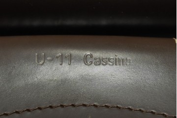 中古　Cassina(カッシーナ)　412　CAB　MARIO BELLINI(マリオベリーニ)　厚革製　背もたれのフィット感と抜群の座り心地が魅力!　シンプルモダンなアームレスチェア2脚　セット定価約52万8千円　(R-074001)