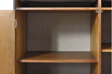 デンマークビンテージ　チーク材　HG(Hansen&Guldborg)Mobler製 (HGモブラー)　棚板が仕切りとしても使えるユニークな仕様のキャビネット(シェルフ、ブックケース、食器棚、収納棚、戸棚、ヴィンテージ、北欧)(R-074002)