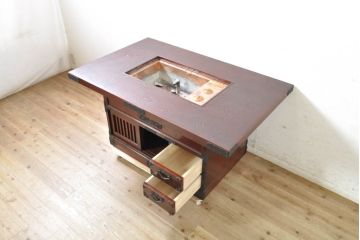 中古　美品　遠野民芸家具　美しい木目が魅力的な漆塗りの囲炉裏テーブル(長火鉢、木製火鉢、ダイニングテーブル、食卓、4人掛け)(定価約80万円)(R-074003)