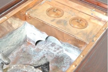 中古　美品　遠野民芸家具　美しい木目が魅力的な漆塗りの囲炉裏テーブル(長火鉢、木製火鉢、ダイニングテーブル、食卓、4人掛け)(定価約80万円)(R-074003)