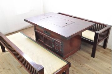 中古　美品　遠野民芸家具　美しい木目が魅力的な漆塗りの囲炉裏テーブル(長火鉢、木製火鉢、ダイニングテーブル、食卓、4人掛け)(定価約80万円)(R-074003)