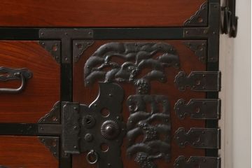 和製アンティーク　前面欅(ケヤキ)材　和の空間づくりにおすすめの庄内箪笥ローボード(時代箪笥、和たんす、整理たんす、収納タンス、ローチェスト、テレビ台、テレビボード、引き出し)(R-074009)