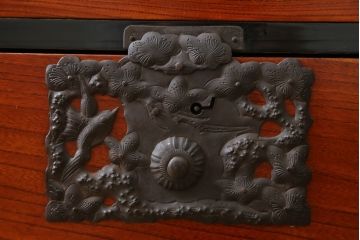 和製アンティーク　前面欅(ケヤキ)材　和の空間づくりにおすすめの庄内箪笥ローボード(時代箪笥、和たんす、整理たんす、収納タンス、衣装タンス、ローチェスト、テレビ台、テレビボード、引き出し)(R-074010)