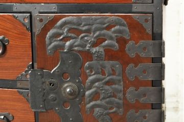 和製アンティーク　前面欅(ケヤキ)材　和の空間づくりにおすすめの六丁引き庄内箪笥(二段重ね箪笥、時代箪笥、和たんす、整理たんす、収納タンス、衣装タンス、引き出し)(R-074011)