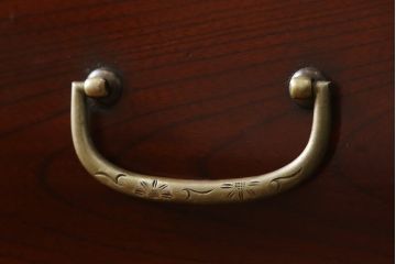 和製ビンテージ　美品!!　天板付きリメイク　前面欅(ケヤキ)材　漆塗り　艶のある木の色味と美しい杢目が魅力的なローボード(テレビ台、テレビボード、ローチェスト、収納箪笥、衣装箪笥、和タンス、引き出し、ヴィンテージ)(R-074017)