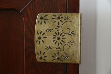 和製ヴィンテージ　美品!!　前面欅(ケヤキ)材　漆塗り　艶のある木の色味と美しい杢目が魅力的なローボード　(R-074018)