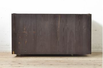 和製ビンテージ　美品!!　天板付きリメイク　脚(台輪)付きリメイク　前面欅(ケヤキ)材　漆塗り　艶のある木の色味と美しい杢目が魅力的なローボード(テレビ台、テレビボード、着物箪笥、観音箪笥、和タンス、引き出し、ヴィンテージ)(R-074018)