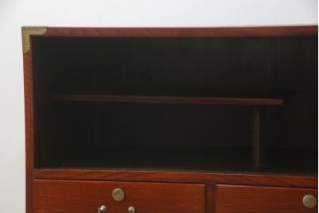 和製ビンテージ　美品!!　脚付きリメイク　前面欅(ケヤキ)材　漆塗り　艶のある木の色味と美しい杢目が魅力的なローボード(収納箪笥、和タンス、引き出し、戸棚、収納棚、ヴィンテージ)(R-074019)