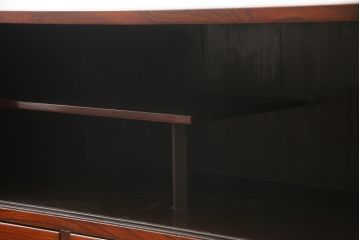 和製ビンテージ　美品!!　脚付きリメイク　前面欅(ケヤキ)材　漆塗り　艶のある木の色味と美しい杢目が魅力的なローボード(収納箪笥、和タンス、引き出し、戸棚、収納棚、ヴィンテージ)(R-074019)