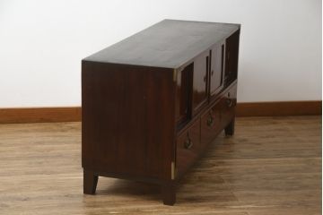 和製ビンテージ　美品!!　脚付きリメイク　前面欅(ケヤキ)材　漆塗り　艶のある木の色味と美しい杢目が魅力的なローボード(収納箪笥、和タンス、引き出し、戸棚、収納棚、ヴィンテージ)(R-074019)