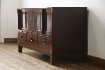 和製ビンテージ　美品!!　脚付きリメイク　前面欅(ケヤキ)材　漆塗り　艶のある木の色味と美しい杢目が魅力的なローボード(収納箪笥、和タンス、引き出し、戸棚、収納棚、ヴィンテージ)(R-074019)