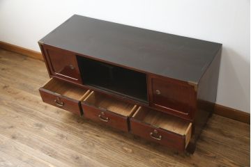 和製ビンテージ　美品!!　脚付きリメイク　前面欅(ケヤキ)材　漆塗り　艶のある木の色味と美しい杢目が魅力的なローボード(収納箪笥、和タンス、引き出し、戸棚、収納棚、ヴィンテージ)(R-074019)