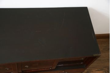 和製ビンテージ　美品!!　脚付きリメイク　前面欅(ケヤキ)材　漆塗り　艶のある木の色味と美しい杢目が魅力的なローボード(収納箪笥、和タンス、引き出し、戸棚、収納棚、ヴィンテージ)(R-074019)