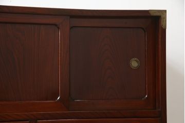 和製ビンテージ　美品!!　脚付きリメイク　前面欅(ケヤキ)材　漆塗り　艶のある木の色味と美しい杢目が魅力的なローボード(収納箪笥、和タンス、引き出し、戸棚、収納棚、ヴィンテージ)(R-074019)