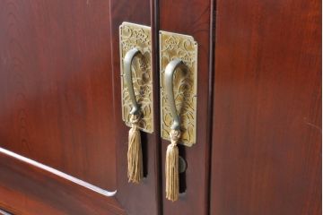 和製ビンテージ　美品!!　前面欅(ケヤキ)材　漆塗り　艶のある木の色味と美しい杢目が魅力的な三段重ね箪笥(収納箪笥、衣装箪笥、着物箪笥、和タンス、引き出し、ヴィンテージ)(R-074020)