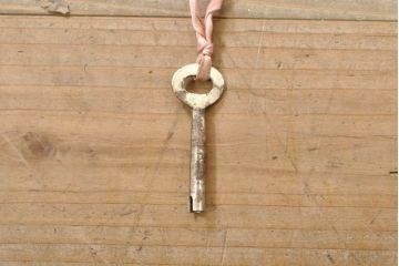 和製ビンテージ　美品!!　前面欅(ケヤキ)材　漆塗り　艶のある木の色味と美しい杢目が魅力的な三段重ね箪笥(収納箪笥、衣装箪笥、着物箪笥、和タンス、引き出し、ヴィンテージ)(R-074020)