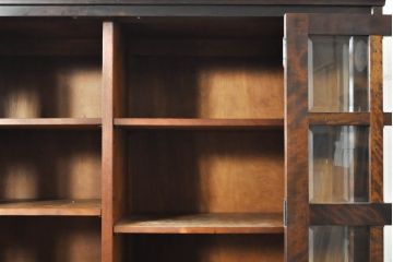 中古　北海道民芸家具　シックな佇まいが魅力的な品格あるカップボード(食器棚、収納棚、戸棚)(R-074021)