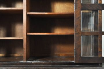 中古　北海道民芸家具　シックな佇まいが魅力的な品格あるカップボード(食器棚、収納棚、戸棚)(R-074021)