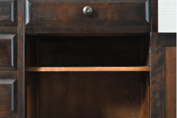 中古　北海道民芸家具　シックな佇まいが魅力的な品格あるカップボード(食器棚、収納棚、戸棚)(R-074021)