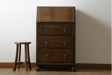 イギリスアンティーク　Lloyd's Antiques(ロイズ・アンティークス)取り扱い　趣のある佇まいが魅力的なオーク材の幅狭ライティングビューロー(ワークデスク、簿記机、在宅用、在宅ワーク用、英国)(R-074023)