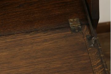 イギリスアンティーク　Lloyd's Antiques(ロイズ・アンティークス)取り扱い　趣のある佇まいが魅力的なオーク材の幅狭ライティングビューロー(ワークデスク、簿記机、在宅用、在宅ワーク用、英国)(R-074023)