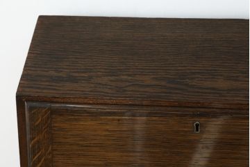 イギリスアンティーク　Lloyd's Antiques(ロイズ・アンティークス)取り扱い　趣のある佇まいが魅力的なオーク材の幅狭ライティングビューロー(ワークデスク、簿記机、在宅用、在宅ワーク用、英国)(R-074023)