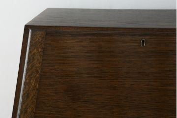 イギリスアンティーク　Lloyd's Antiques(ロイズ・アンティークス)取り扱い　趣のある佇まいが魅力的なオーク材の幅狭ライティングビューロー(ワークデスク、簿記机、在宅用、在宅ワーク用、英国)(R-074023)