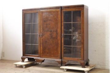 イギリスアンティーク　Lloyd's Antiques(ロイズ・アンティークス)取り扱い　名門　WARING&GILLOW(ワーリングアンドギロー)社製　マホガニー材　クラシカルな雰囲気溢れるサイドボード(キャビネット、飾り棚、収納棚、戸棚、英国)(R-074025)