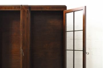 イギリスアンティーク　Lloyd's Antiques(ロイズ・アンティークス)取り扱い　名門　WARING&GILLOW(ワーリングアンドギロー)社製　マホガニー材　クラシカルな雰囲気溢れるサイドボード(キャビネット、飾り棚、収納棚、戸棚、英国)(R-074025)