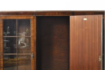 イギリスアンティーク　Lloyd's Antiques(ロイズ・アンティークス)取り扱い　名門　WARING&GILLOW(ワーリングアンドギロー)社製　マホガニー材　クラシカルな雰囲気溢れるサイドボード(キャビネット、飾り棚、収納棚、戸棚、英国)(R-074025)