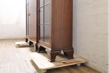 イギリスアンティーク　Lloyd's Antiques(ロイズ・アンティークス)取り扱い　名門　WARING&GILLOW(ワーリングアンドギロー)社製　マホガニー材　クラシカルな雰囲気溢れるサイドボード(キャビネット、飾り棚、収納棚、戸棚、英国)(R-074025)