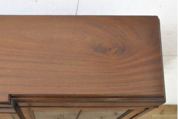 イギリスアンティーク　Lloyd's Antiques(ロイズ・アンティークス)取り扱い　名門　WARING&GILLOW(ワーリングアンドギロー)社製　マホガニー材　クラシカルな雰囲気溢れるサイドボード(キャビネット、飾り棚、収納棚、戸棚、英国)(R-074025)