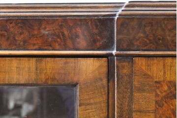 イギリスアンティーク　Lloyd's Antiques(ロイズ・アンティークス)取り扱い　名門　WARING&GILLOW(ワーリングアンドギロー)社製　マホガニー材　クラシカルな雰囲気溢れるサイドボード(キャビネット、飾り棚、収納棚、戸棚、英国)(R-074025)
